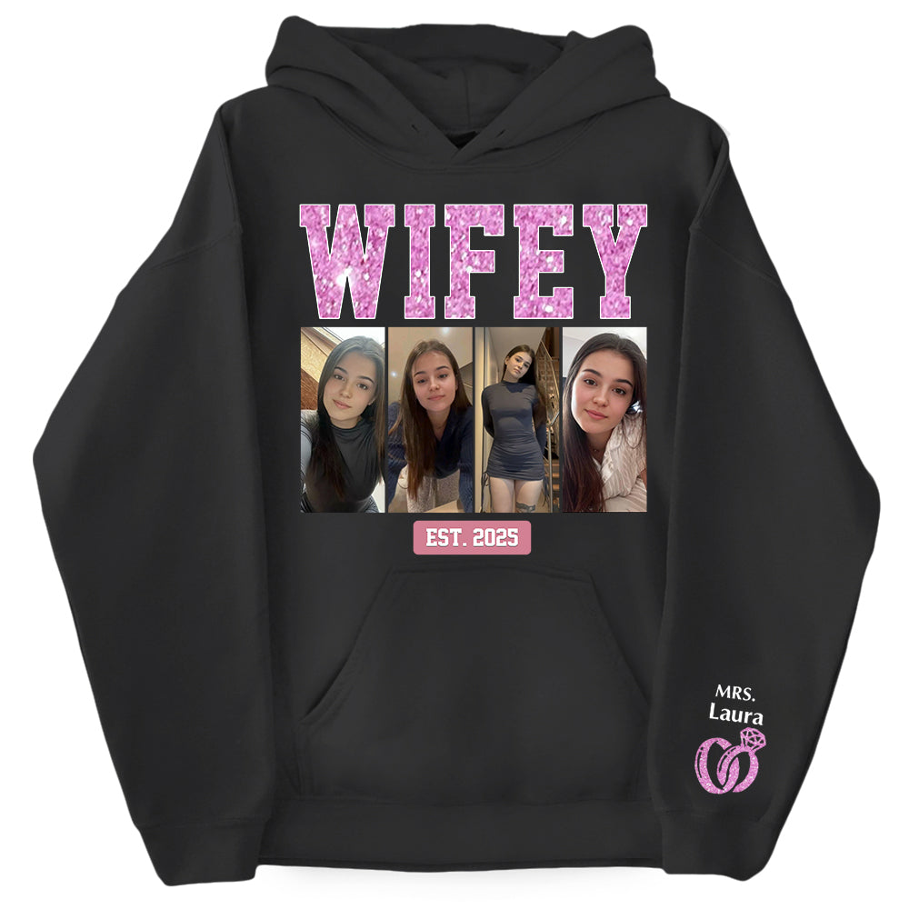 Custom Wifey Est Couple Sweatshirt – Personalized Unisex Hoodie with Sleeve Design, Custom Photo, Gift for Husband & Wife, Christmas & Anniversary Na02